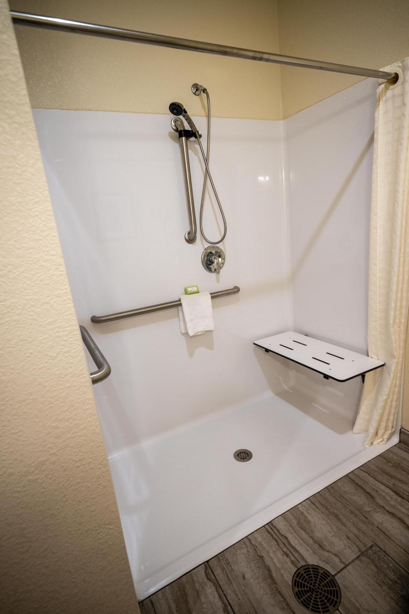 Cobblestone Hotel&Suites - Lamar Esterno foto